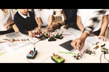 Student making electrical circuits
