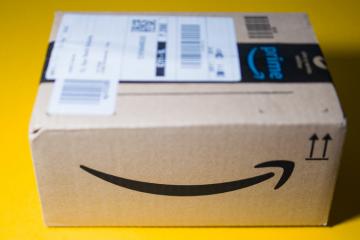 Famous amazon smile design on parcel